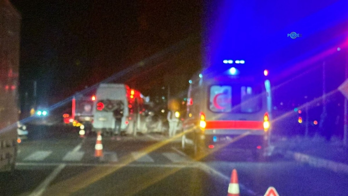 Adıyaman’da tarım işçilerini taşıyan minibüs ile otomobil çarpıştı: 15 yaralı - Videolu Haber