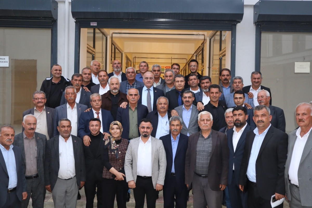 Özhan, Besni’nin geleceğini muhtarlarla değerlendirdi​‌